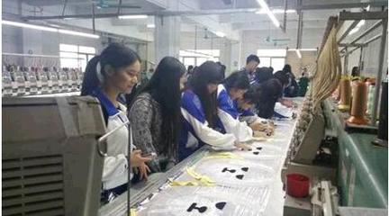 廣東省對外貿(mào)易職業(yè)技術(shù)學(xué)校商務(wù)英語專業(yè)1571班赴企業(yè)參觀學(xué)習(xí)